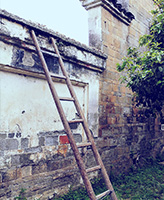 　　本中心名为中国乡愁文化发展研究中心（英文译名为China Nostalgia Culture Development Research Center，缩写为CNCC），成立于2015年11月19日。</br>
中心是由全国志愿于民俗文化和传统文化的工作者自愿结成，是群众性的和非赢利性的民俗学专业学术团体。</br>
　　旨在关注农村传统民俗文化的发掘与保护，倡导传统文化继承与保护公益行动，塑造传统民俗文化的农村样本。倡导帮扶农民脱贫致富，构建农村民俗文化保护平台，构建农村与城市文化交流平台。